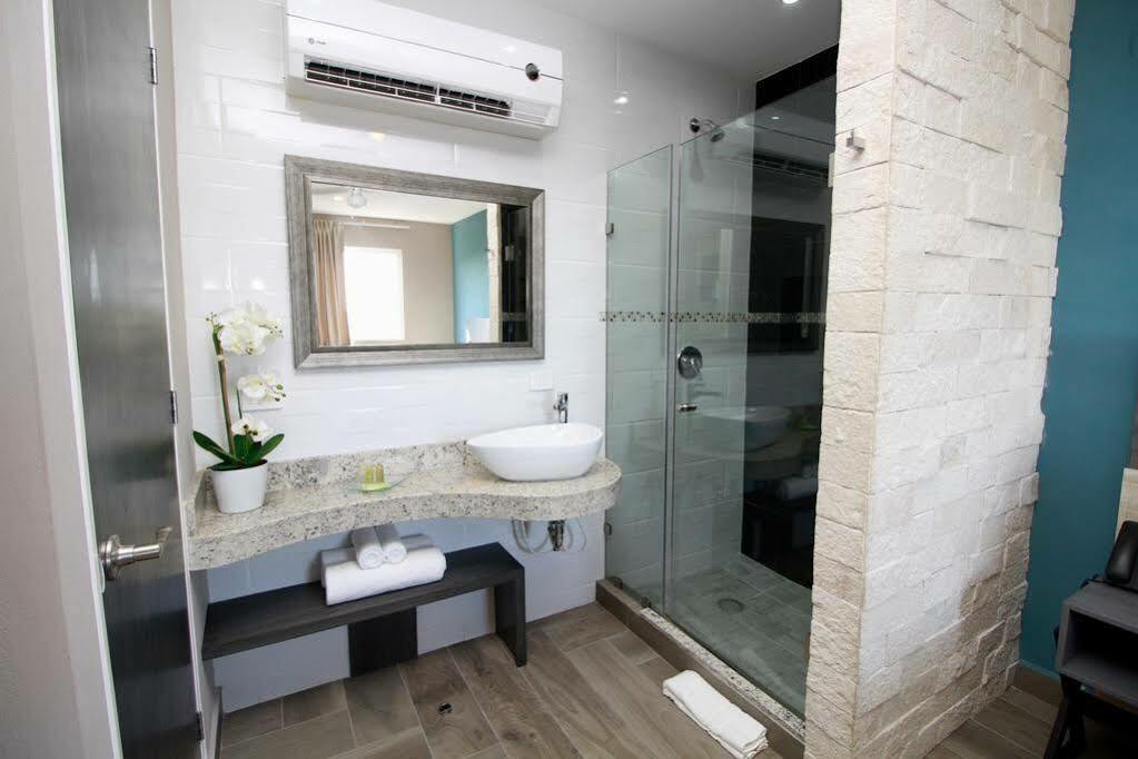 Bfh Attraction Deluxe Hotel Playa del Carmen Exteriör bild