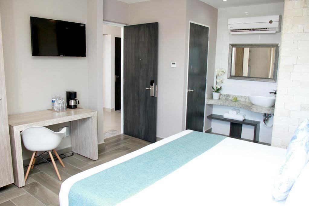 Bfh Attraction Deluxe Hotel Playa del Carmen Exteriör bild